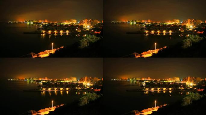 夜间海滨城镇景观