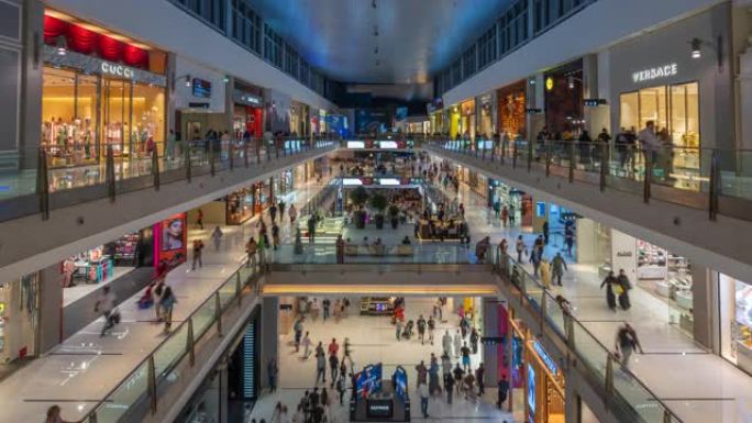 在阿拉伯联合酋长国迪拜著名的迪拜购物中心购物的人们的时光倒流