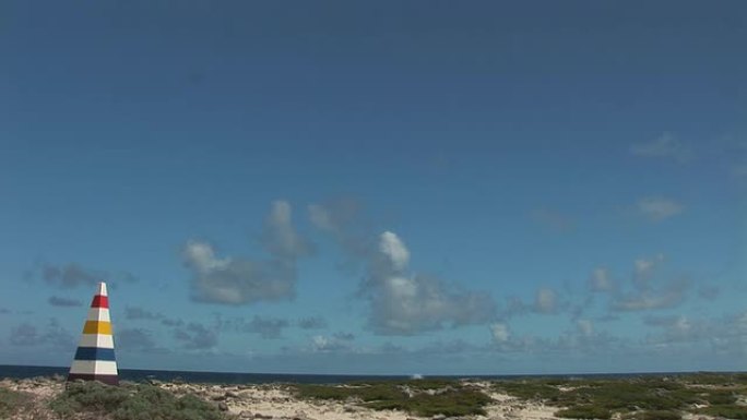 波涛汹涌的海岸信标-极宽的左侧