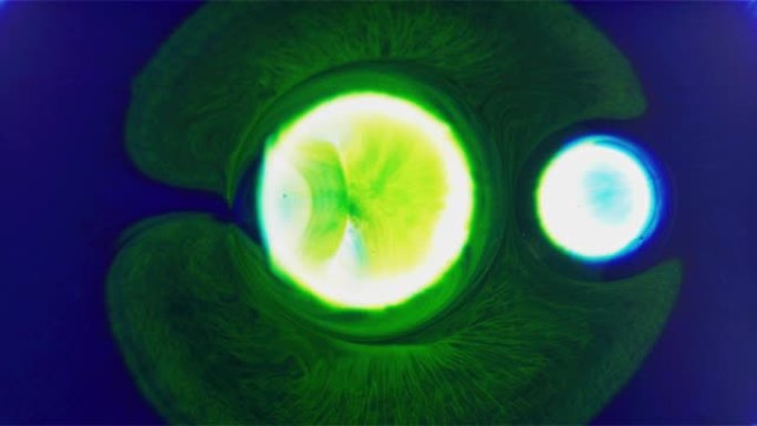 绿色有毒细胞液滴漂浮在空间中进行有丝分裂背景