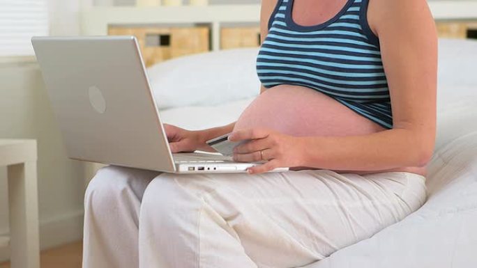 孕妇在线使用信用卡