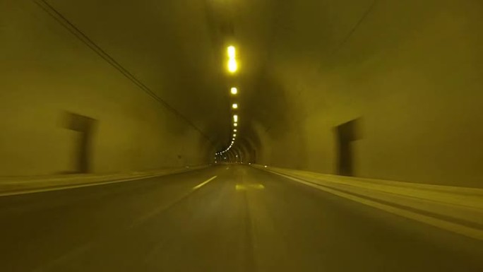希腊有隧道的山路