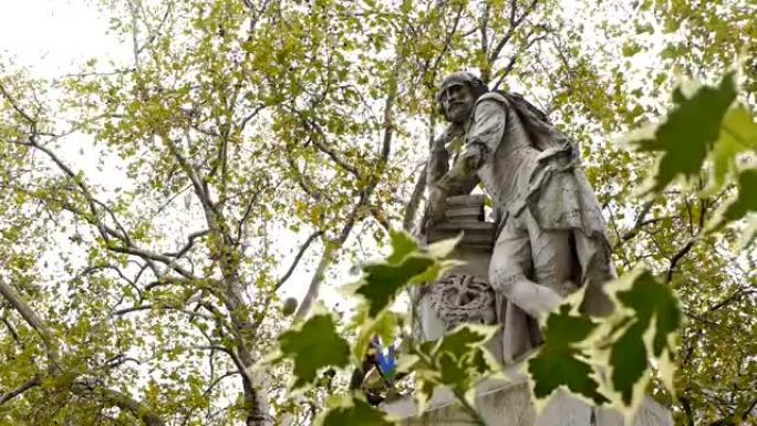 伦敦莱斯特广场的威廉·莎士比亚雕像。