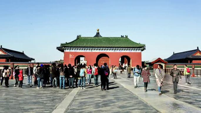 中国北京-2014年11月1日: 从左至右，中国北京天坛的七年殿及其大门