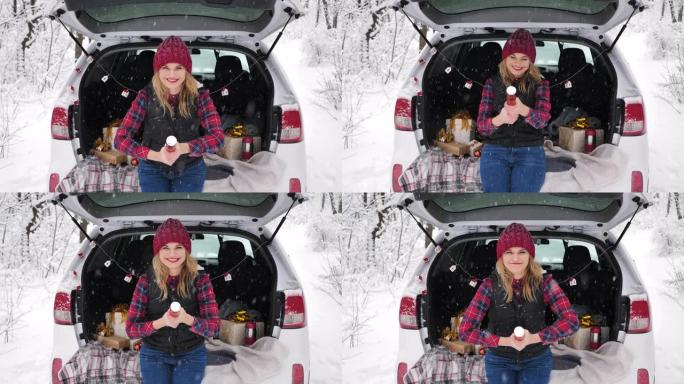 年轻漂亮的女人坐在白雪皑皑的森林里的汽车后备箱里，用蛇形炸开鞭炮。有缺陷的鞭炮。