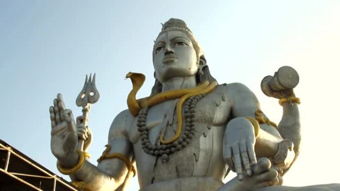 穆鲁德什瓦尔神庙的湿婆神像
