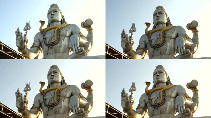 穆鲁德什瓦尔神庙的湿婆神像