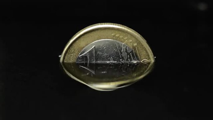 上涨的水中的欧元硬币