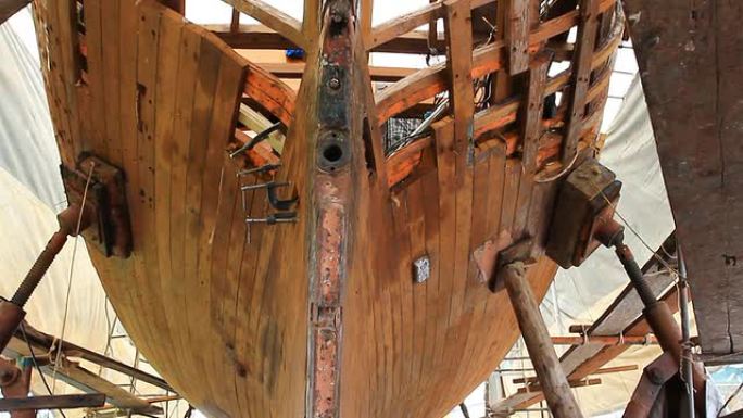 修理过的木船框架
