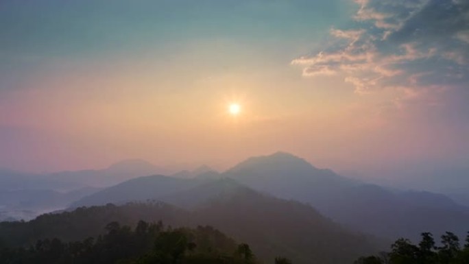 飞往泰国清迈哈杜比视点Doi Luang Chiang Dao山的无人机的4k Hyperlapse