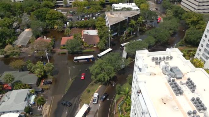 劳德代尔堡街道在大约2023年4月的暴雨后泛滥成灾