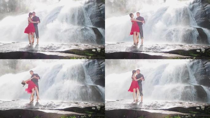 夫妇在瀑布边跳舞