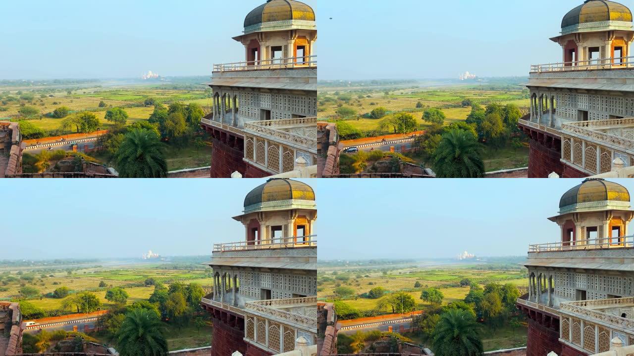 印度阿格拉市著名的红堡。游客参观一个受欢迎的旅游景点。