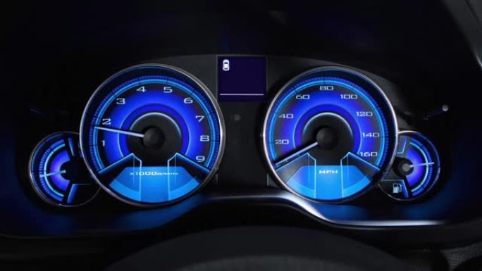 3D动画中蓝色仪表板上的汽车加速
