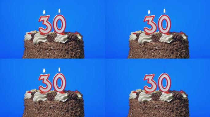 在美味的巧克力蛋糕上吹出三十号生日蜡烛，蓝屏