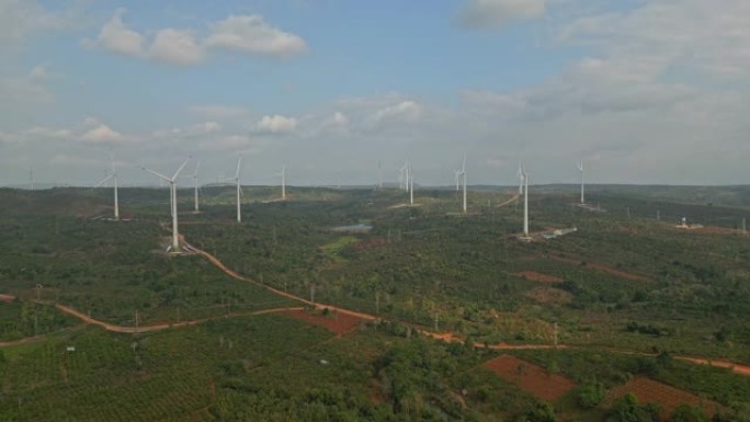 在风电场产生清洁可再生能源的风力涡轮机的航拍画面。