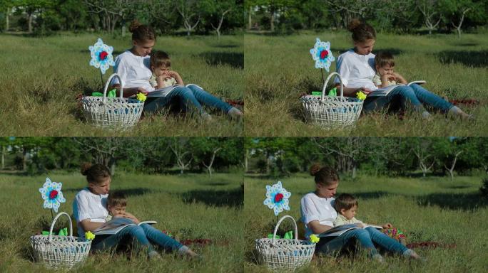 妈妈和儿子在公园看书