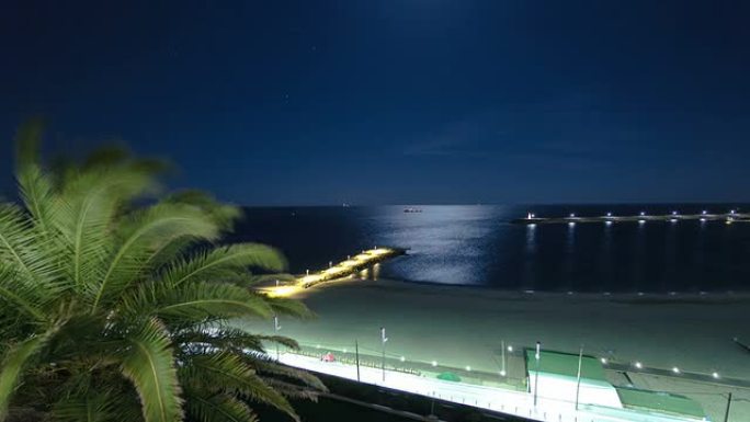 塞辛布拉海滩，晚上有码头和棕榈，葡萄牙延时