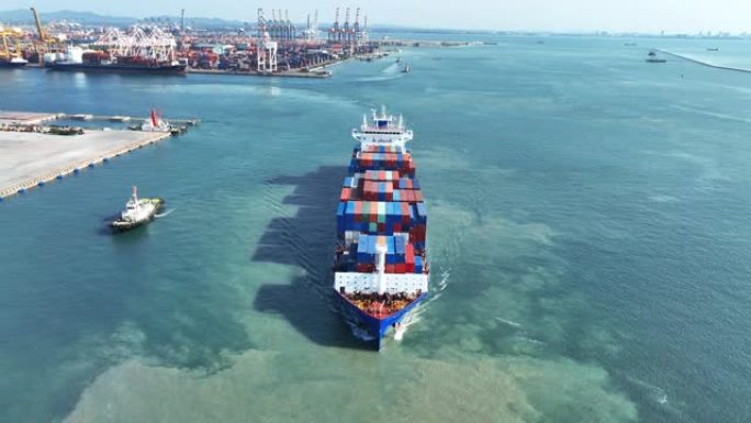 出口货物集装箱船运载集装箱和国际集装箱港口海关造船厂海港概念智能物流服务。导出概念