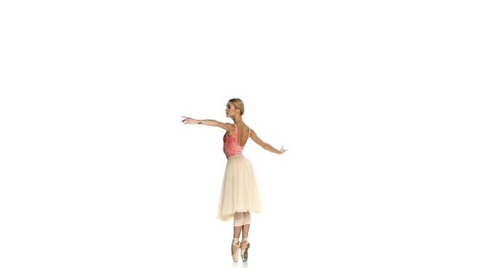 年轻芭蕾舞演员制作舞蹈技巧，板条，白色背景，慢动作