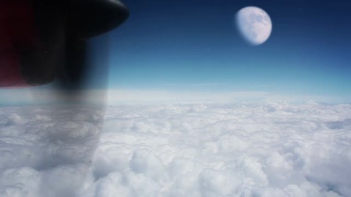 云上的月亮