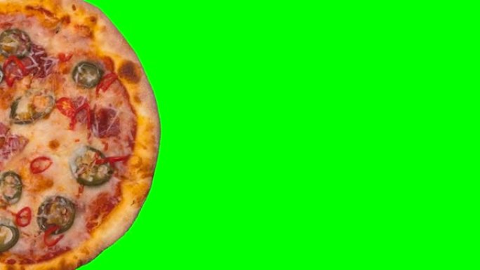 绿色chromakey横幅背景上美味的披萨和马苏里拉奶酪的特写，带有粘贴的地方，复制空间。美味的意大