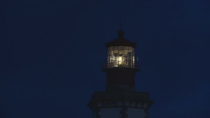 灯塔被夜晚照亮