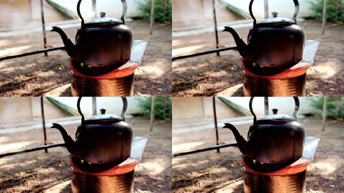 木炭火盆上的水壶