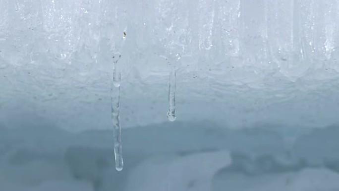 贝加尔湖上的冰和冰柱1