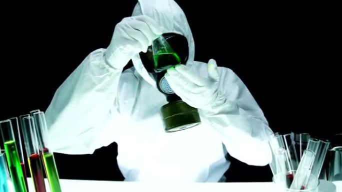 人类防毒面具面临放射性化学物质烧杯危险