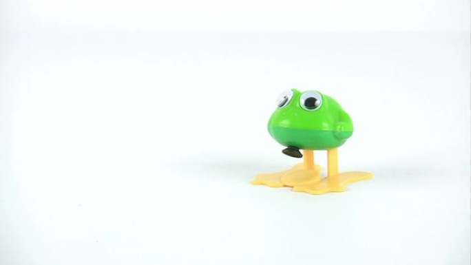 高清: 跳跃绿色青蛙
