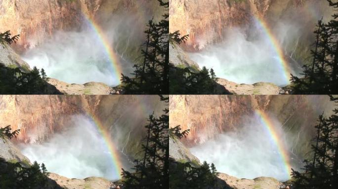 黄石瀑布下面的彩虹