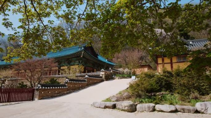 韩国雪岳山国家公园的新兴寺