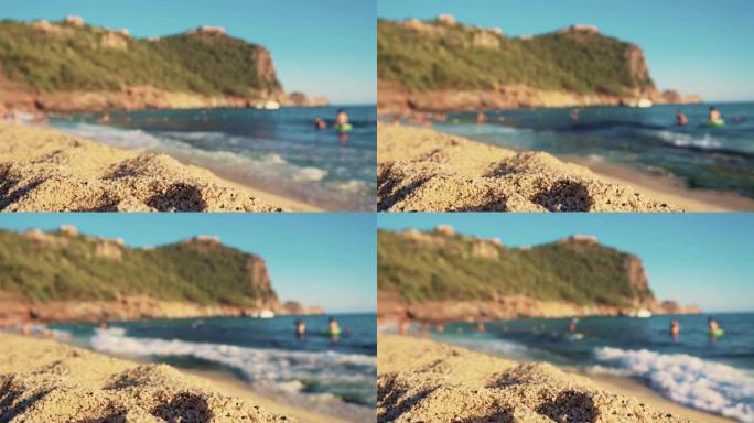 阿拉尼亚的桑迪克利奥帕特拉海滩。人们在土耳其地中海地区阿拉尼亚的埃及艳后海滩的地中海沙滩上放松。去土