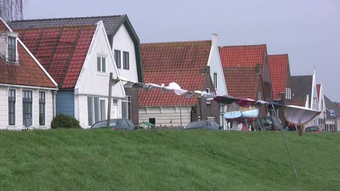 在荷兰渔民的小镇洗衣服