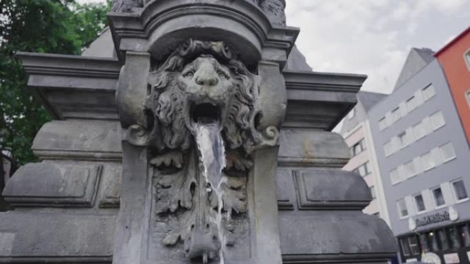 狮子头老市场喷泉 (Alter Markt) 的细节。德国北莱茵威斯特法伦州科隆历史集市广场