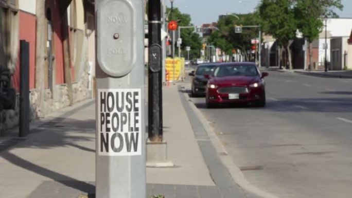 House People Now在加拿大温尼伯塞尔柯克大道上签名