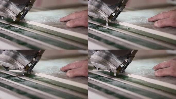 该过程冲刷了四十五度的瓷砖接缝。使用液压切割器来完成边缘。