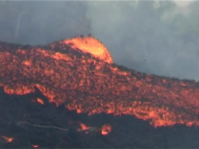 熔岩流火山爆发喷发熔岩流