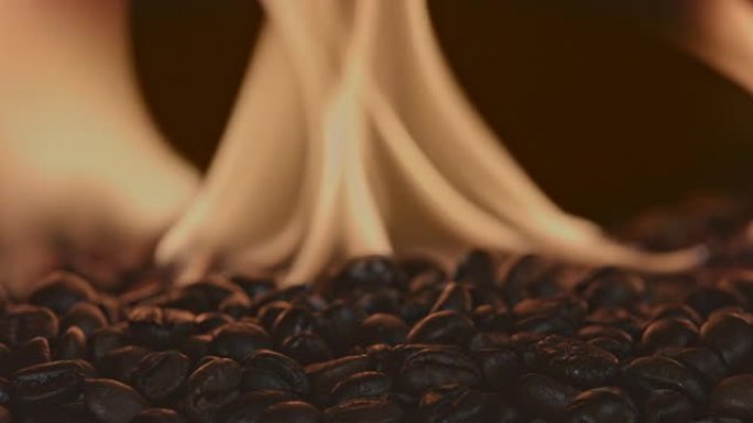近距离烘焙咖啡豆着火