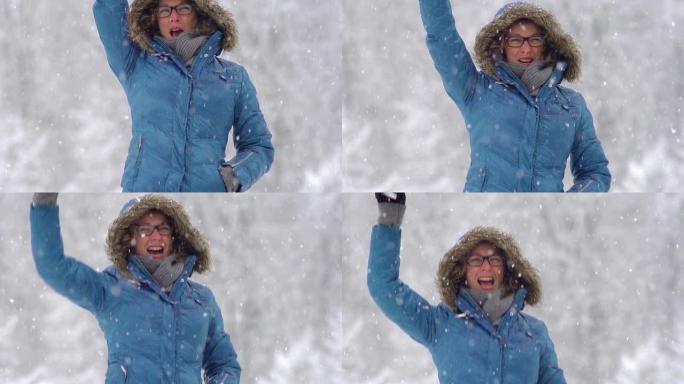 慢动作: 年轻女子在白雪覆盖的公园跳起来