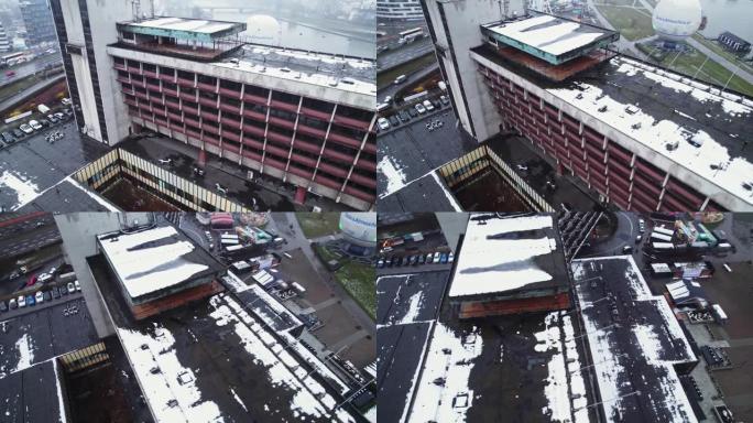 波兰克拉科夫论坛酒店恶劣天气雨雪空中无人机绕圈飞越苏联野兽派建筑历史欧洲