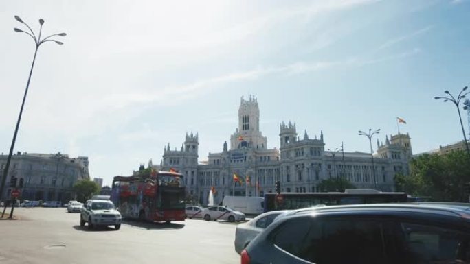 西班牙马德里的城市生活: 西贝莱斯广场