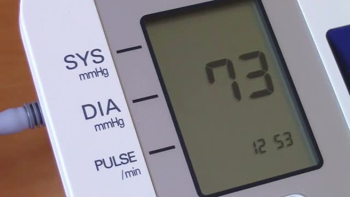 电子测量血压，结果表明血压升高或高血压