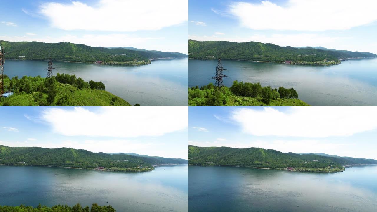 从山上可以看到安加拉河和Listvyanka村的源头。