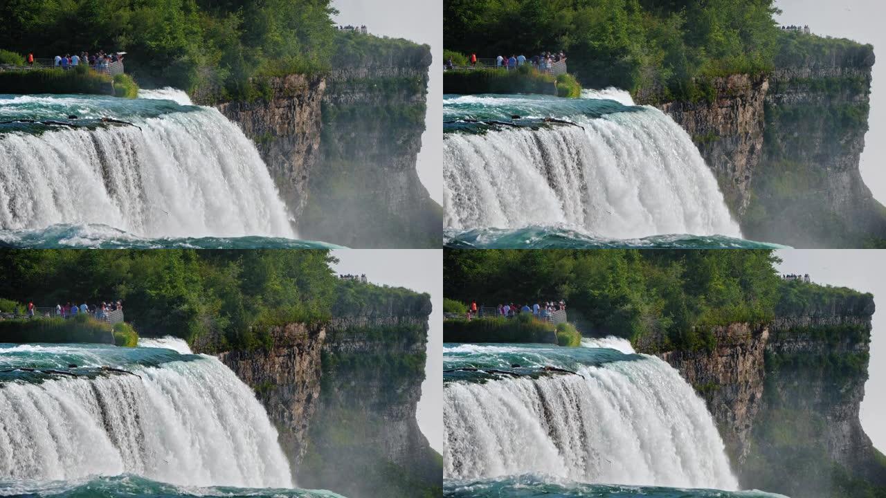 美丽的尼亚加拉大瀑布，背景是游客步行的观景台