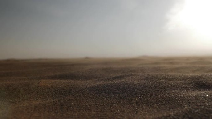 沙漠中的慢动作吹沙