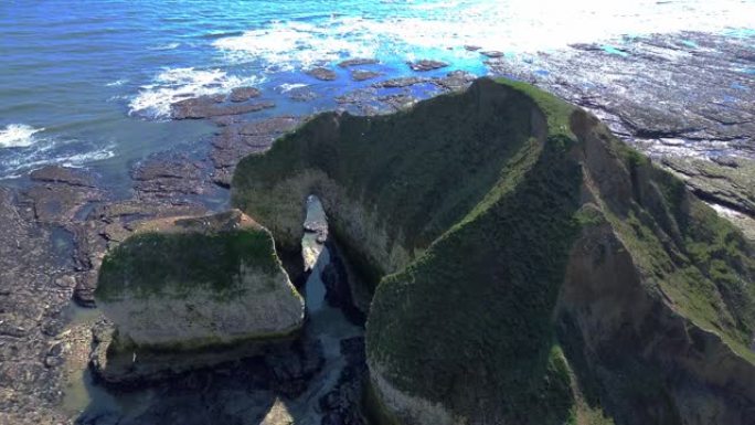 在英国海边的弗拉姆伯勒头约克郡的饮酒恐龙上的无人机镜头