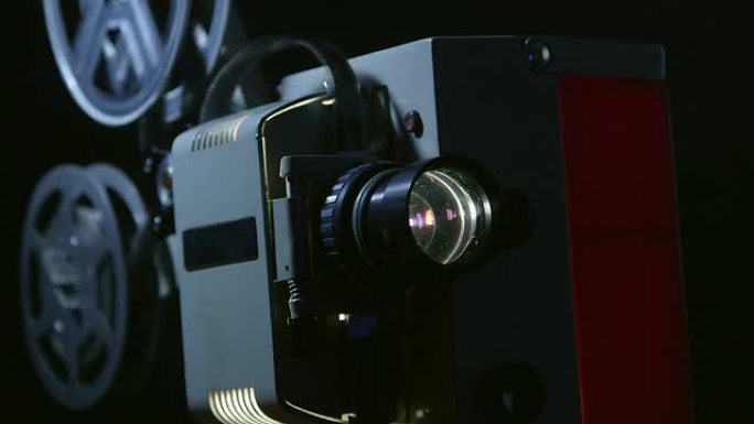 旧货16毫米电影放映机在行动