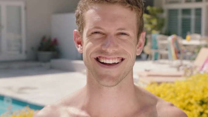 肖像迷人的年轻人笑着享受夏日快乐的假期，与健康的日光浴在游泳池夏季生活方式推荐概念4k